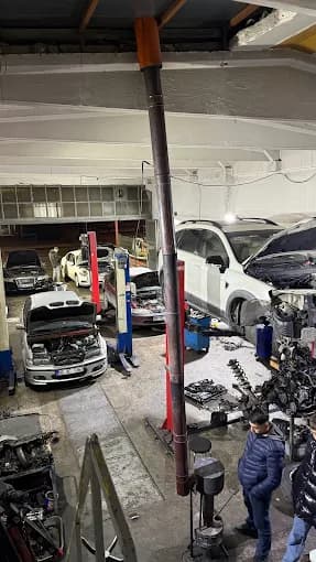 Star Oto Mekanik atölyesinin içi